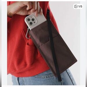 NWT BAGGU Phone Sling - Raisin